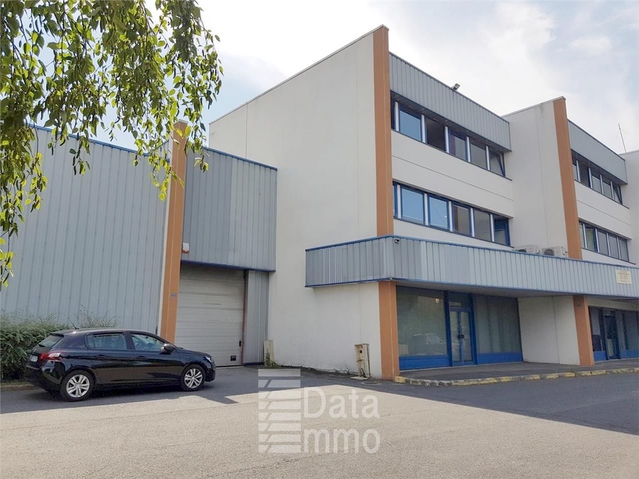 Location entrepôts 1577 m² non divisibles