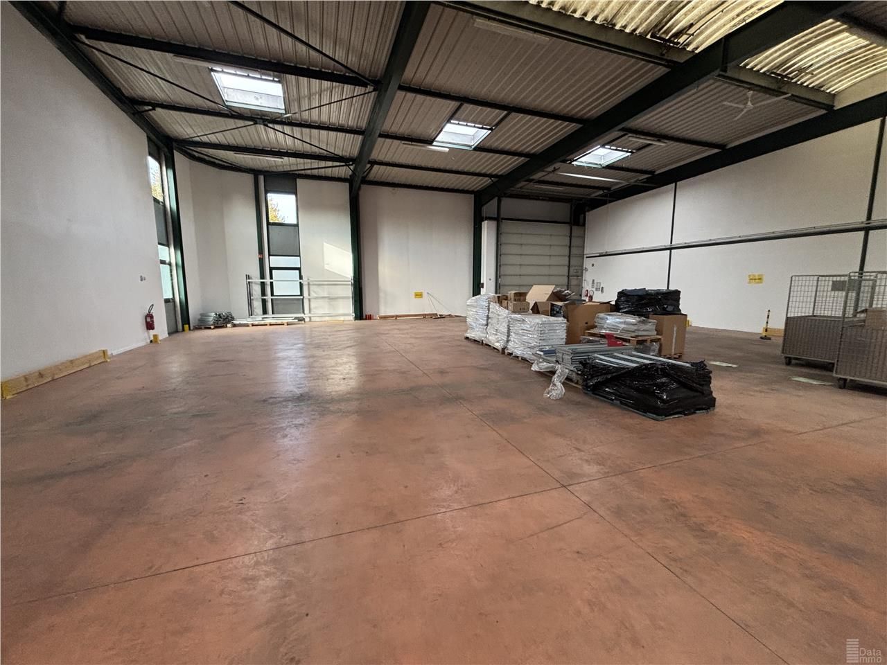 Location entrepôts 734 m² non divisibles