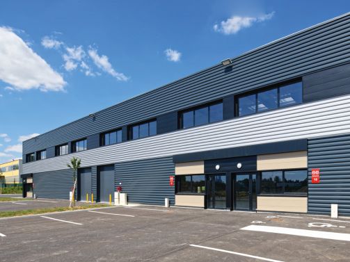 Location entrepôts 734 m² non divisibles