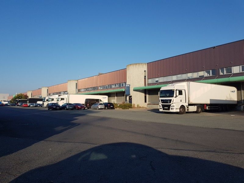 Location entrepôts 3907 m² non divisibles