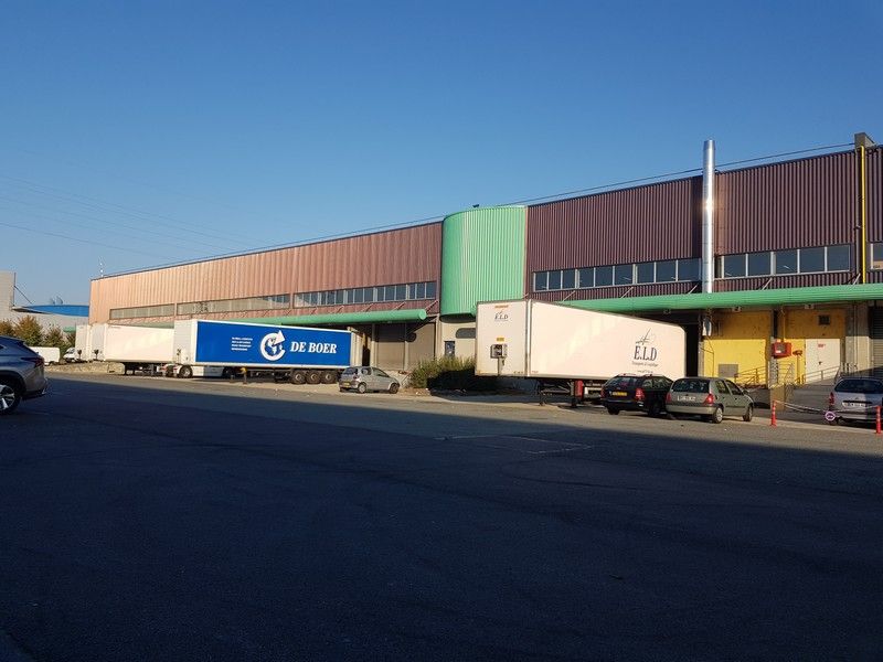 Location entrepôts 3907 m² non divisibles