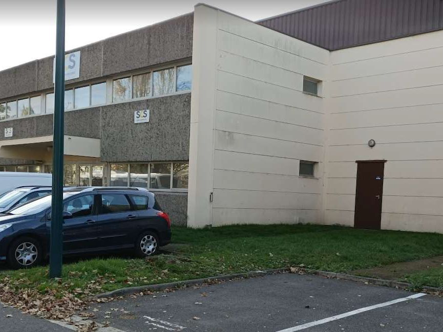 Location entrepôts 1195 m² non divisibles