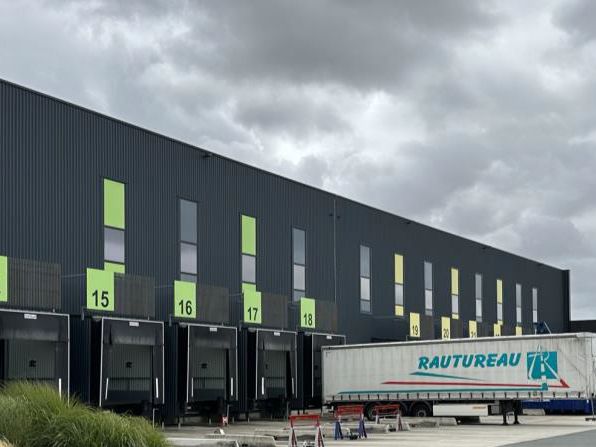 Location entrepôts 26253 m² non divisibles