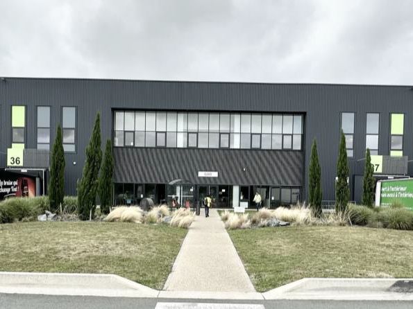 Location entrepôts 26253 m² non divisibles