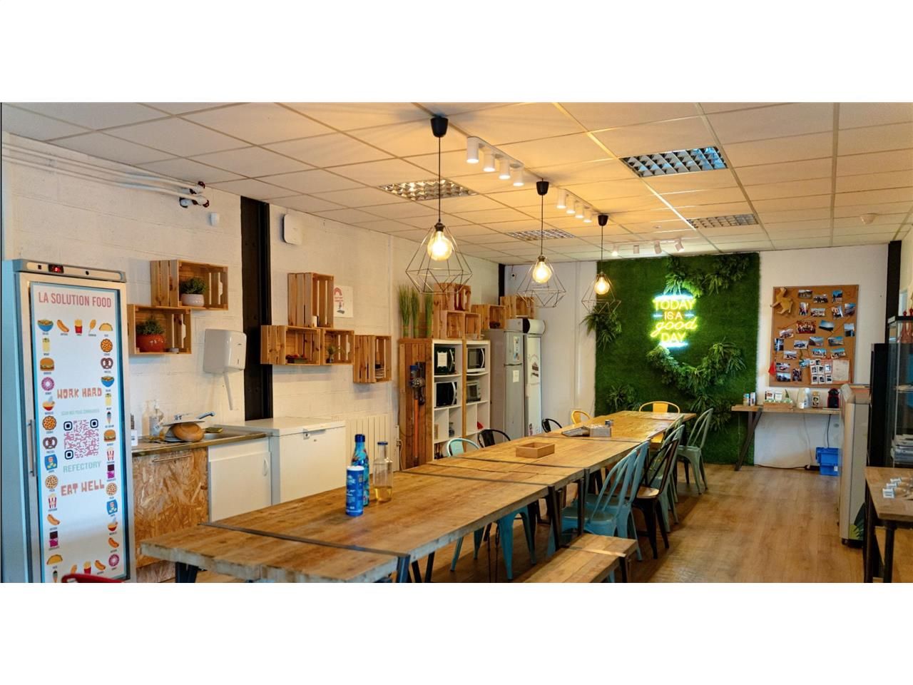 Location entrepôts 4400 m² non divisibles