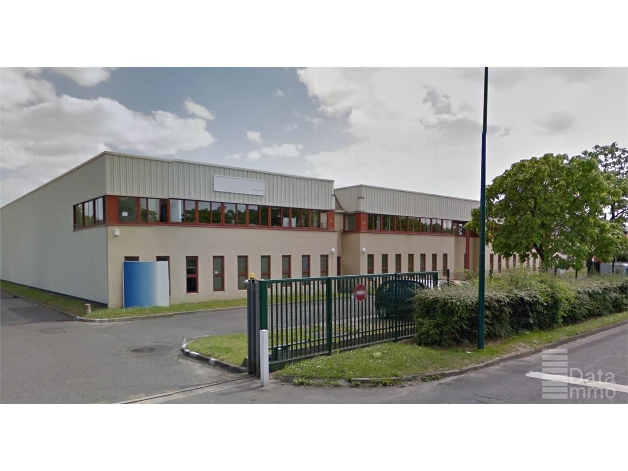 Location entrepôts 1465 m² non divisibles