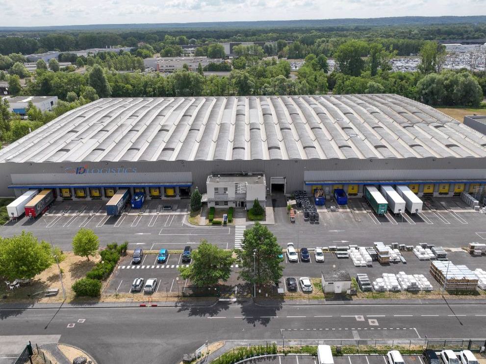Location entrepôts 17627 m² non divisibles