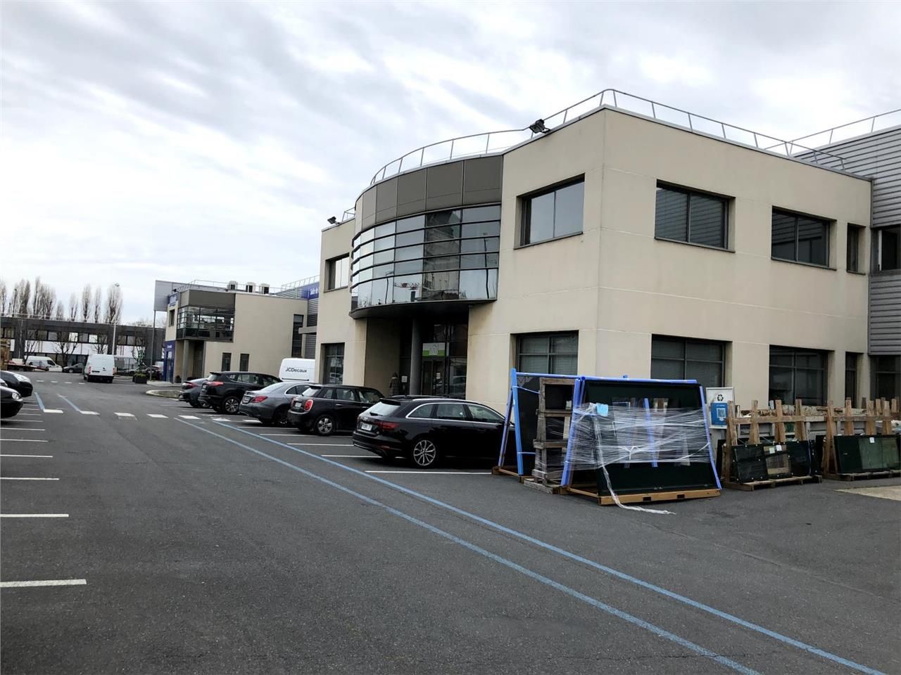 Location entrepôts 2242 m² non divisibles