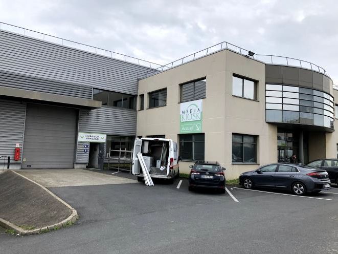Location entrepôts 2242 m² non divisibles