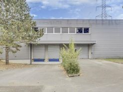 Location entrepôts 2400 m² non divisibles