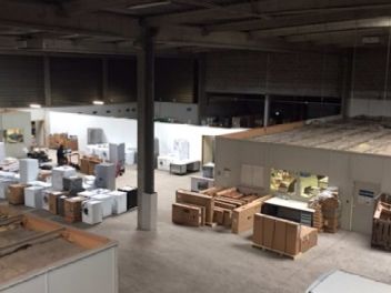 Location entrepôts 2400 m² non divisibles