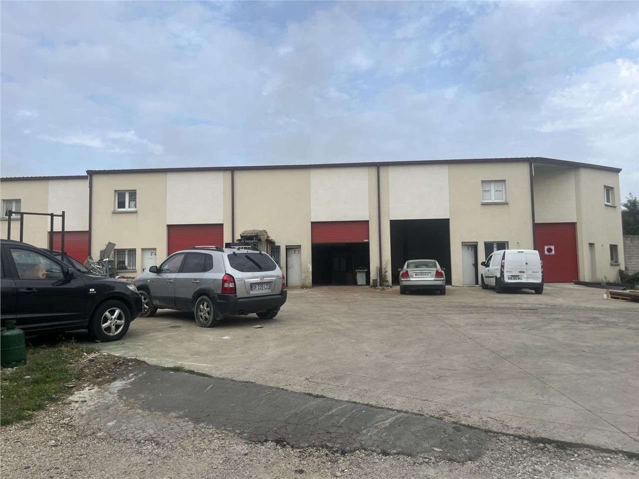 Location entrepôts 1420 m² non divisibles