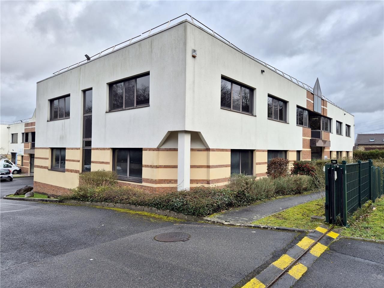 Location entrepôts 518 m² non divisibles