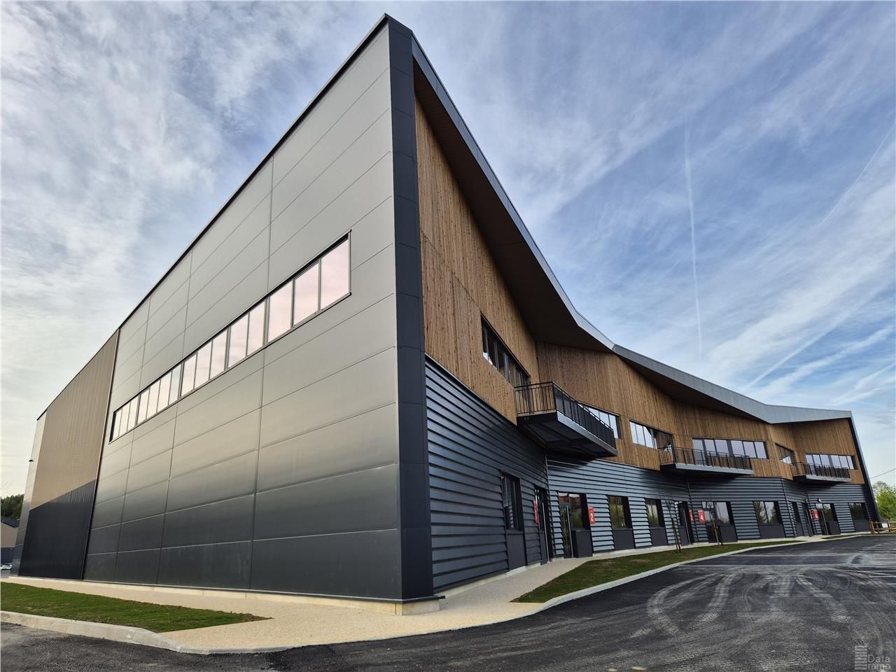 Vente entrepôts 1768 m² non divisibles