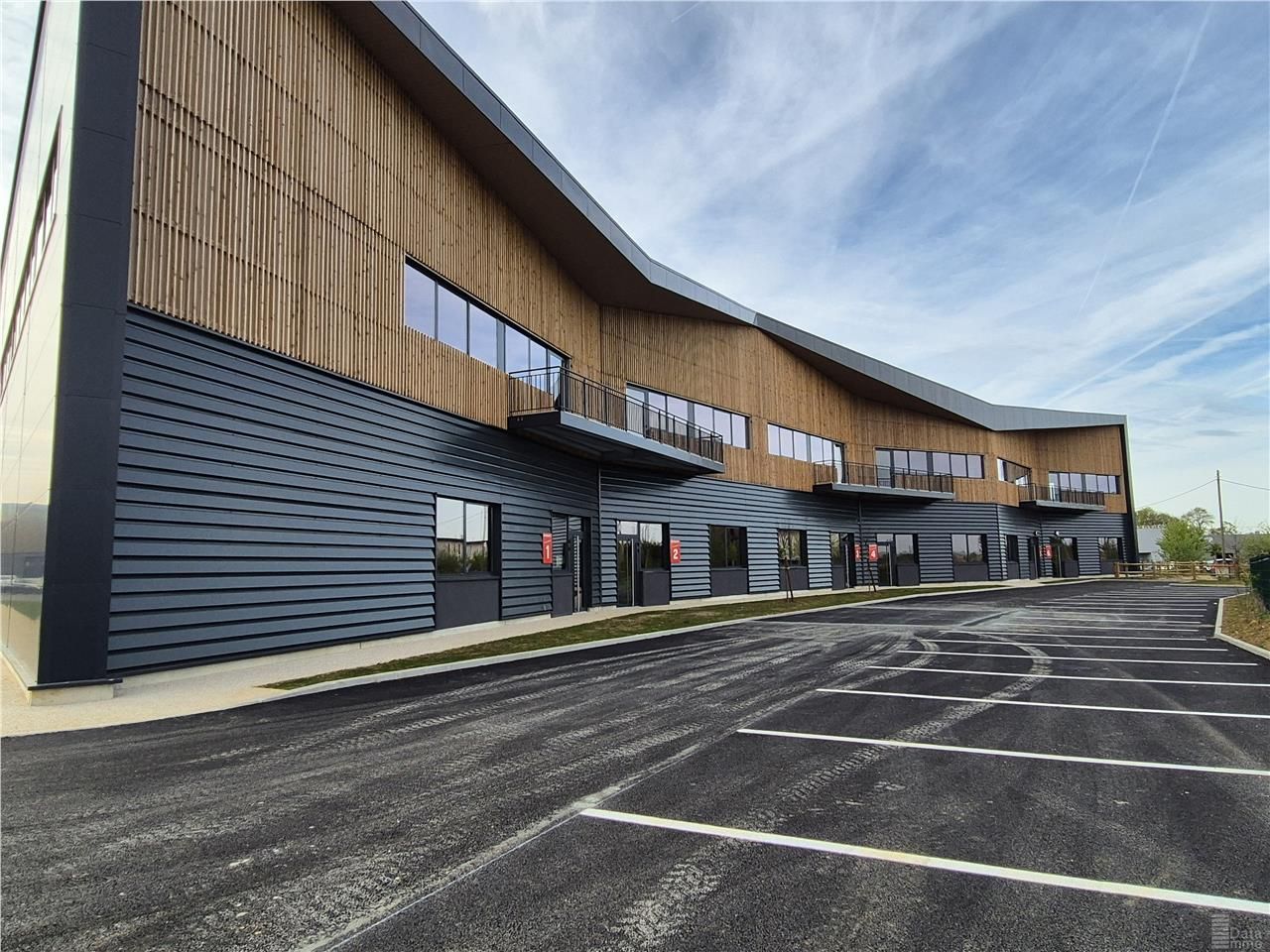 Vente entrepôts 1768 m² non divisibles