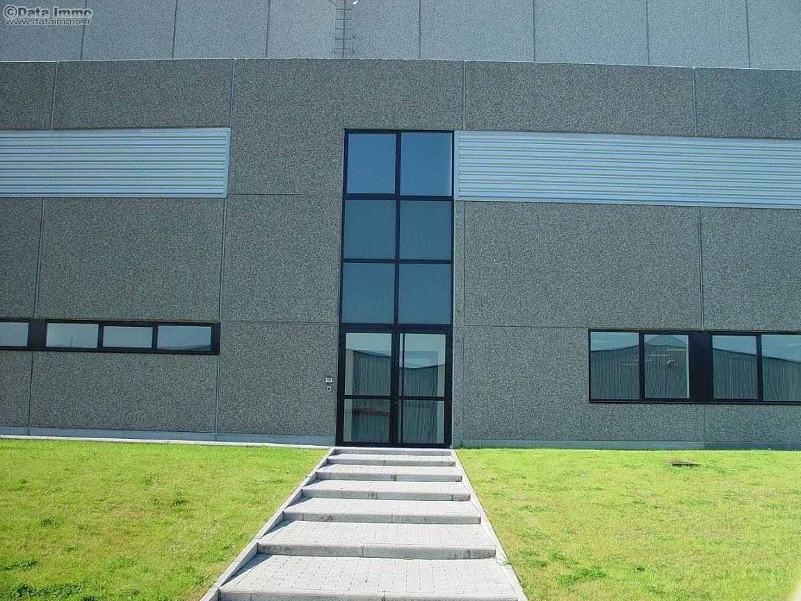 Location entrepôts 15241 m² non divisibles
