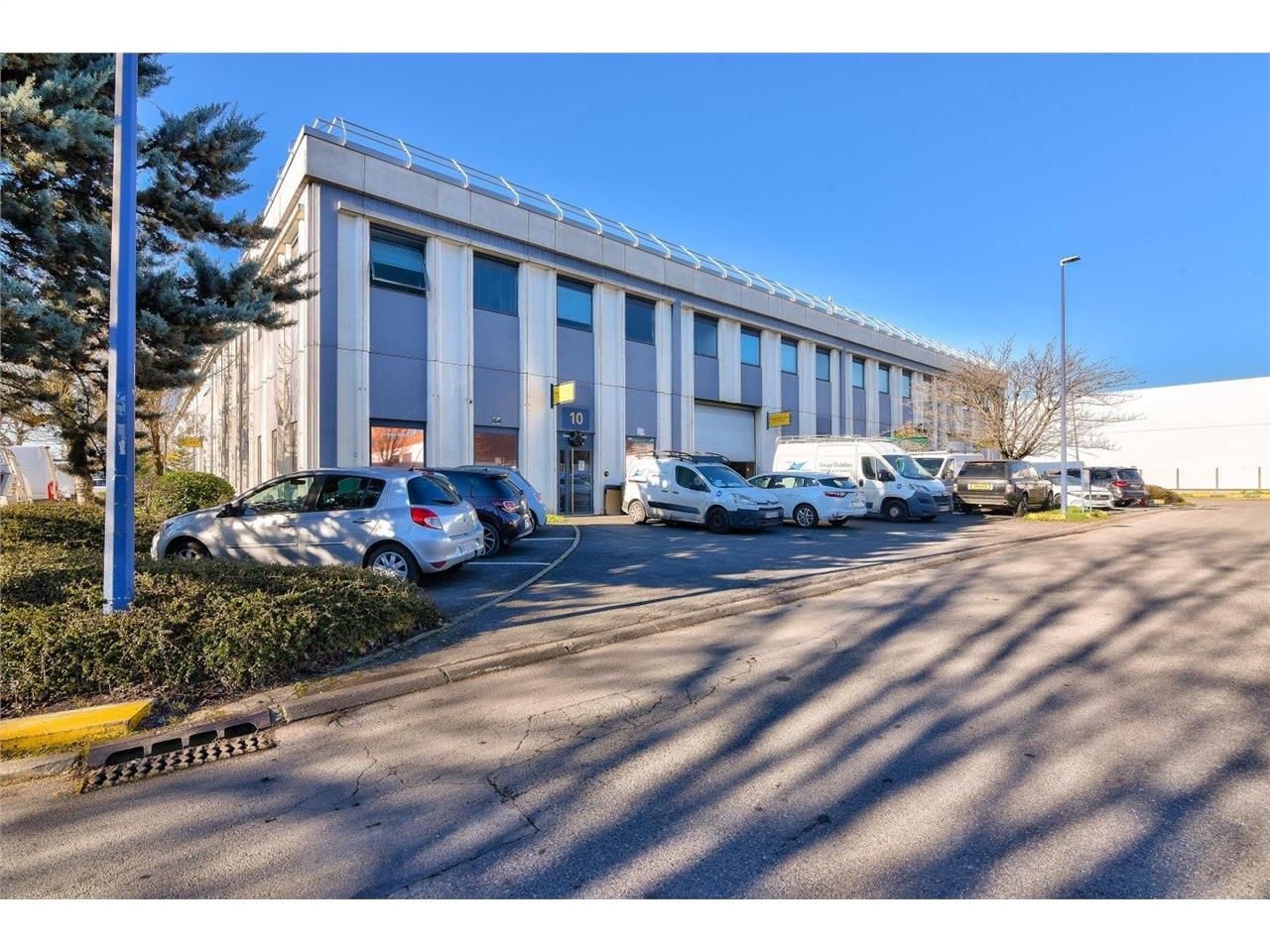 Location entrepôts 1028 m² non divisibles