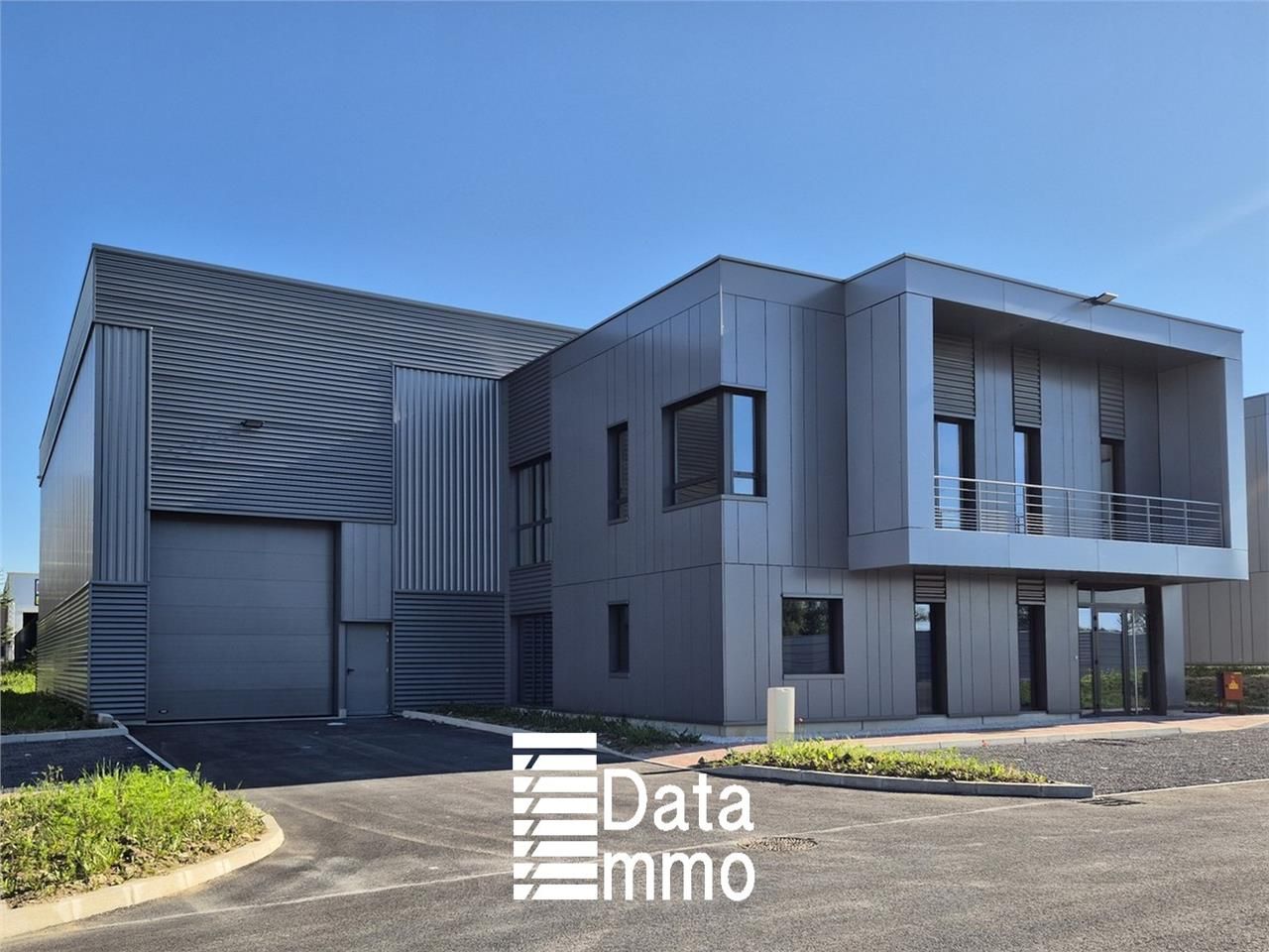 Location entrepôts 699 m² non divisibles