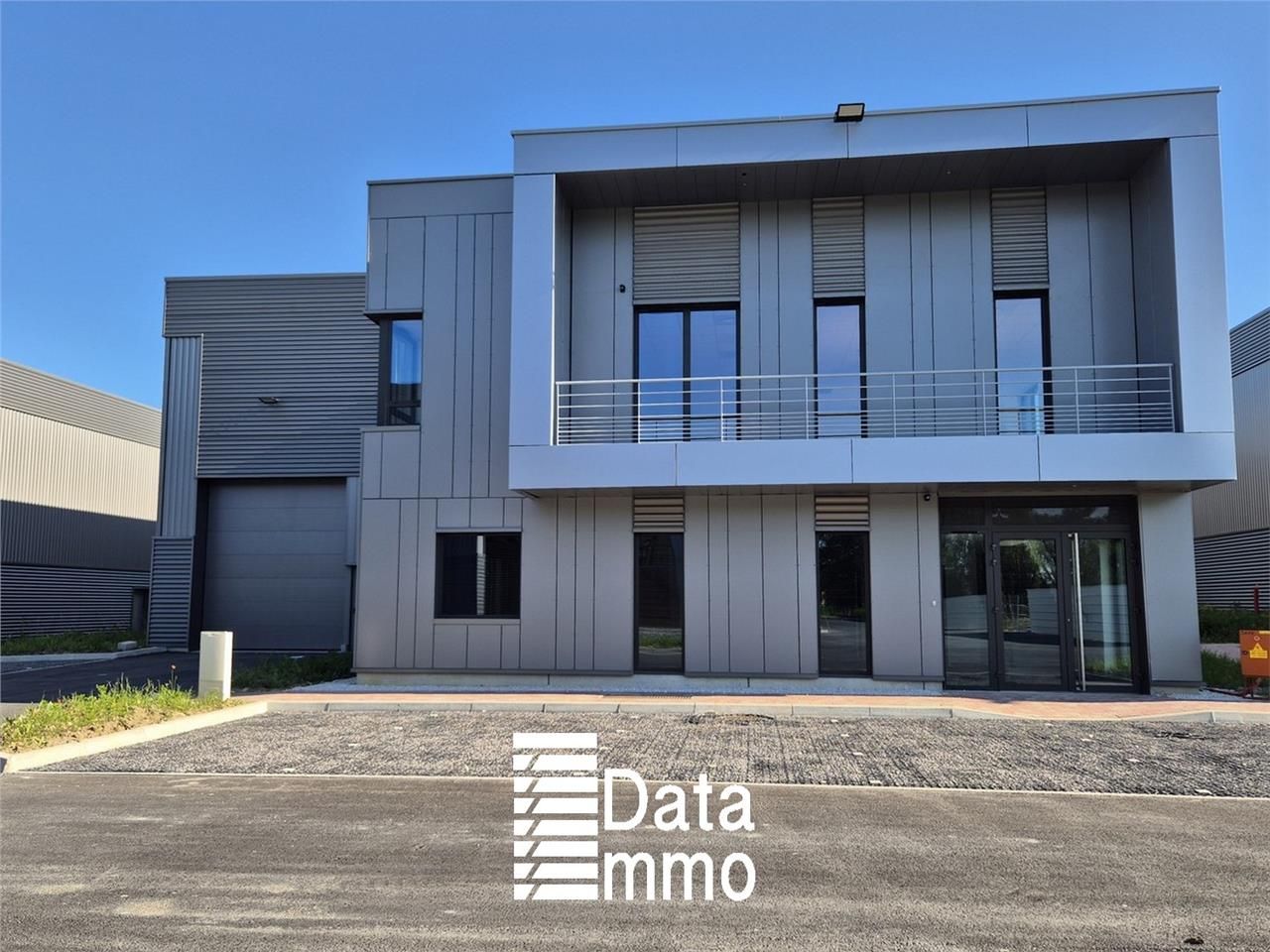 Location entrepôts 699 m² non divisibles