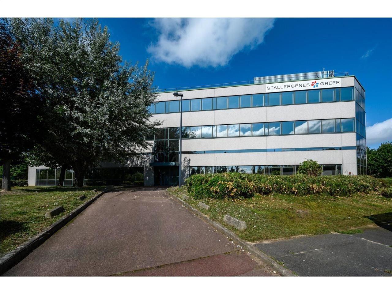Location entrepôts 3277 m² non divisibles