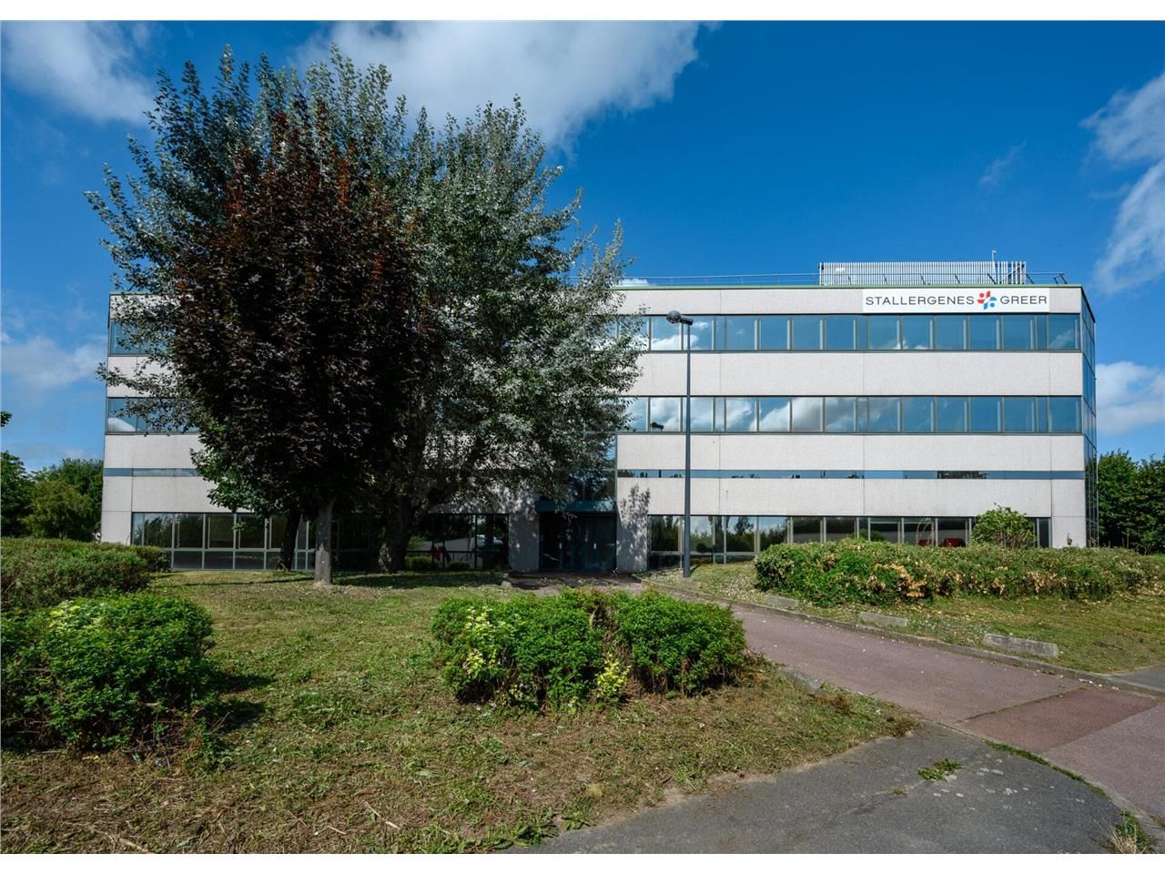 Location entrepôts 3277 m² non divisibles