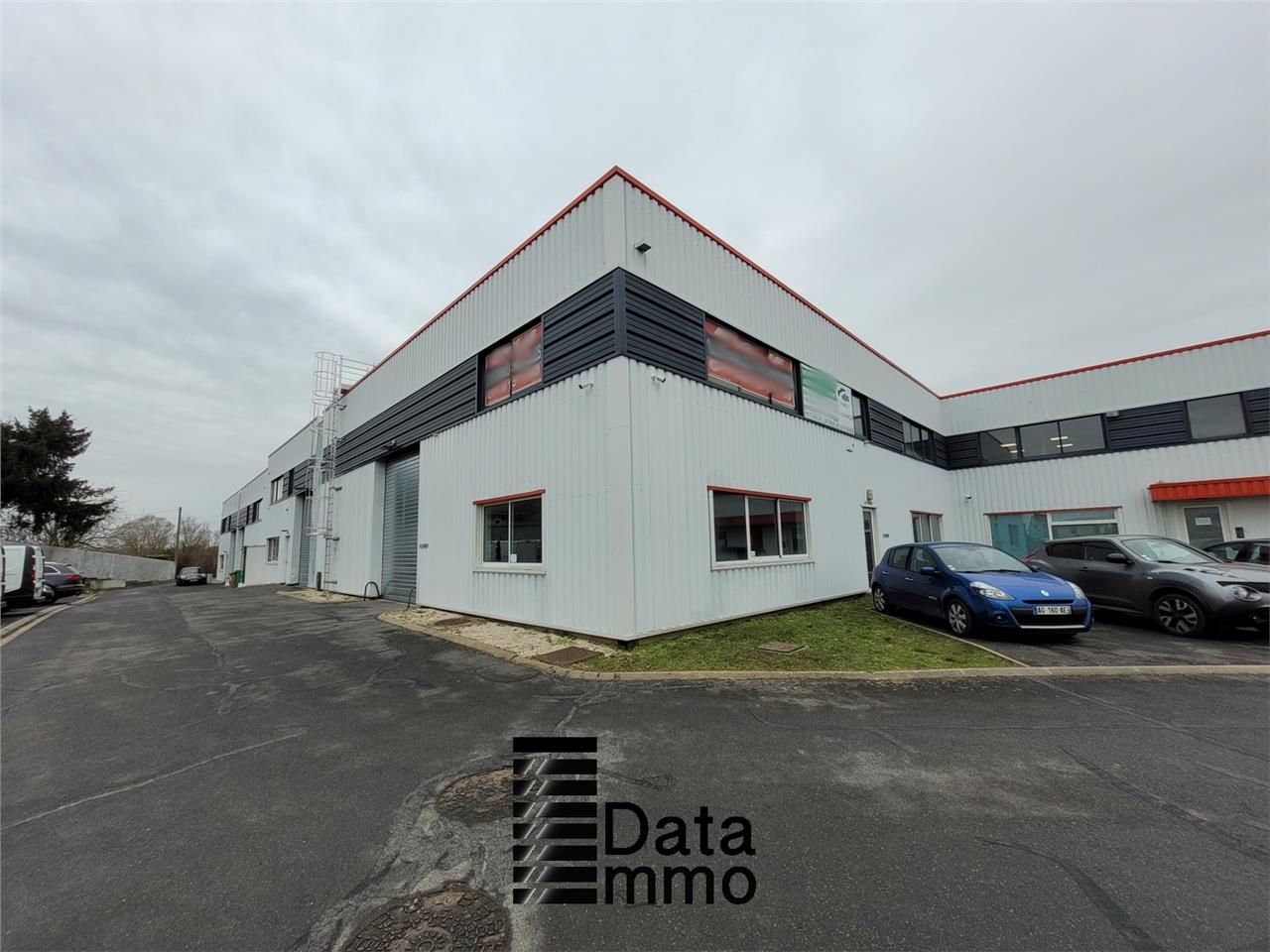 Location entrepôts 849 m² non divisibles