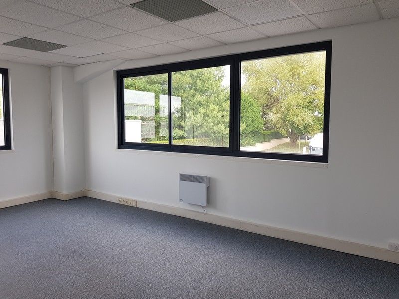 Location entrepôts 849 m² non divisibles