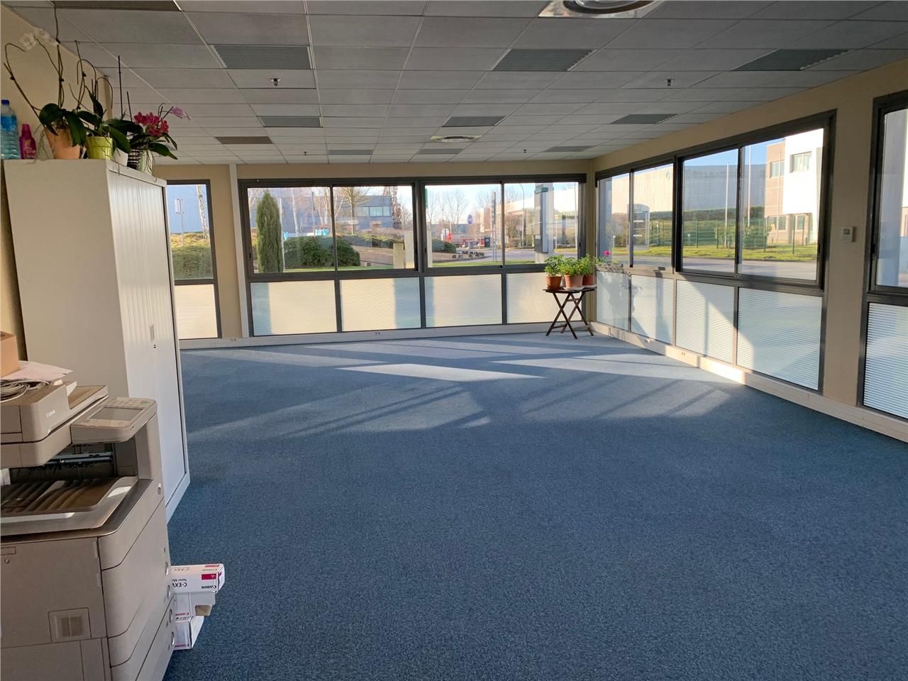 Location entrepôts 4984 m² non divisibles