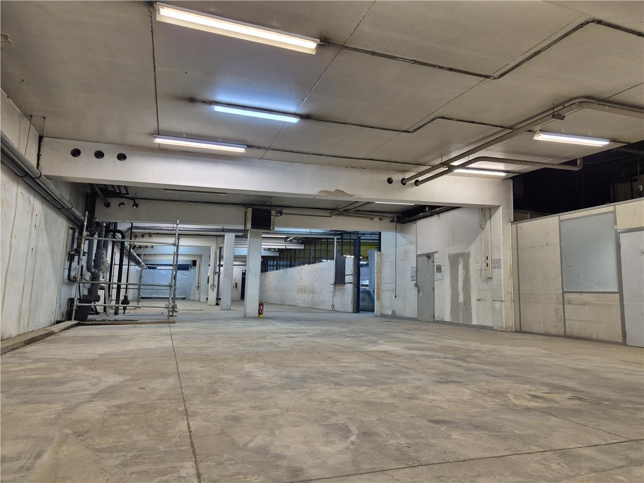 Location entrepôts 1350 m² non divisibles