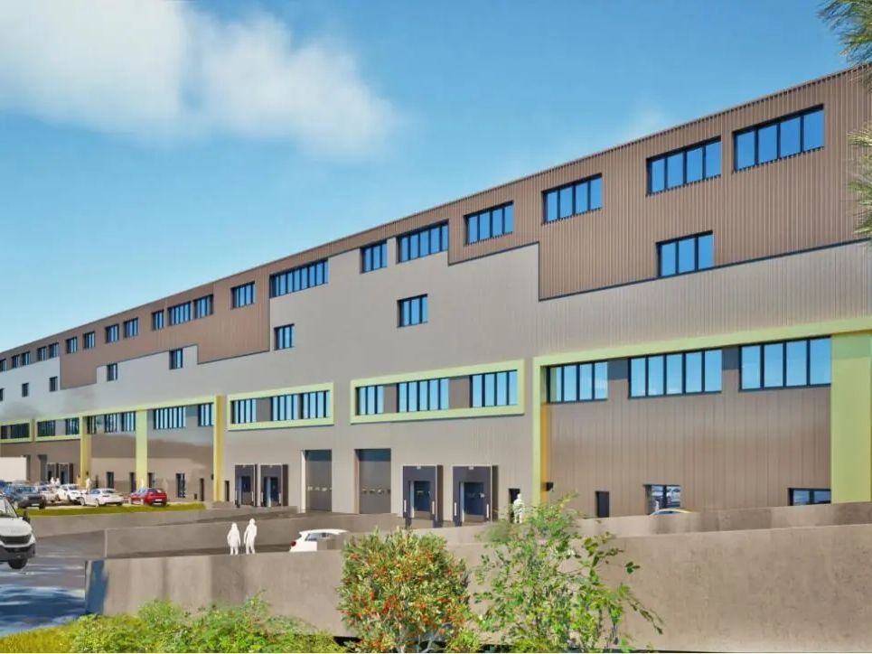 Location entrepôts 5530 m² non divisibles