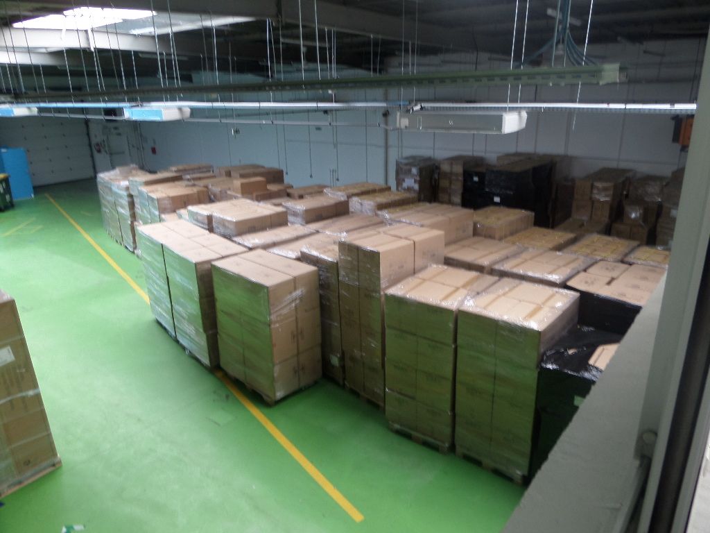 Location entrepôts 871 m² non divisibles