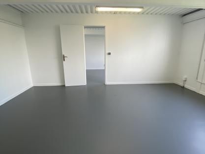 Location entrepôts 871 m² non divisibles