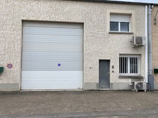 Location entrepôts 303 m² non divisibles