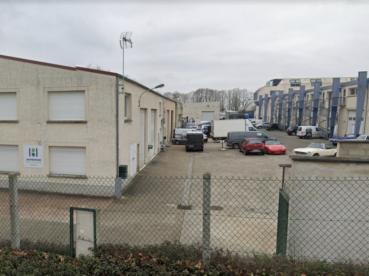 Location entrepôts 303 m² non divisibles