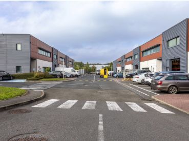 Location entrepôts 847 m² non divisibles
