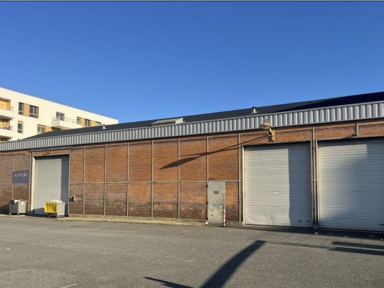 Location entrepôts 2008 m² non divisibles