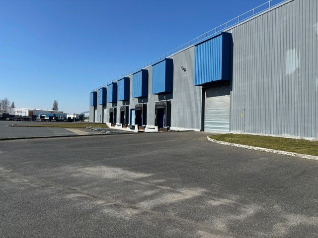 Location entrepôts 4633 m² non divisibles