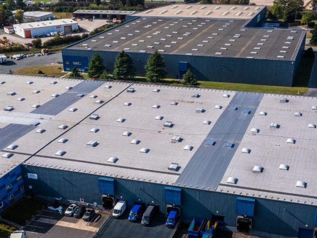 Location entrepôts 4633 m² non divisibles