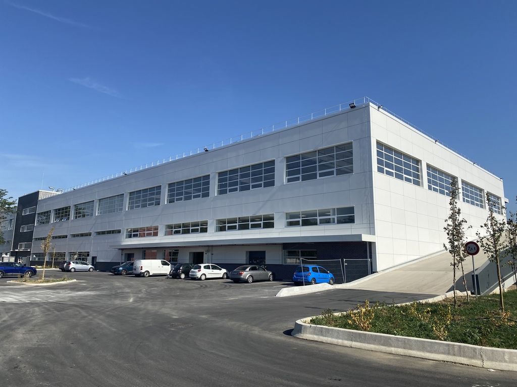 Location entrepôts 6323 m² non divisibles