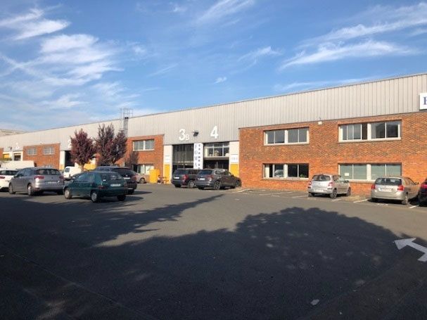 Location entrepôts 918 m² non divisibles