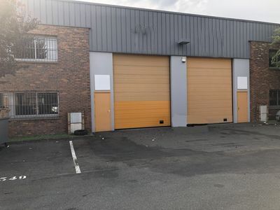 Location entrepôts 918 m² non divisibles