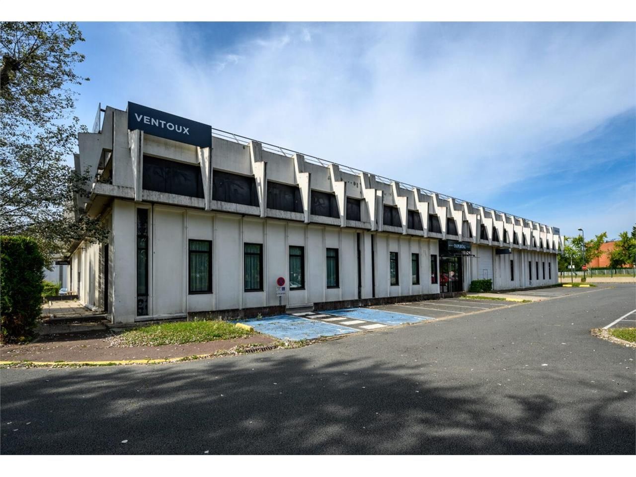 Location entrepôts 1642 m² non divisibles