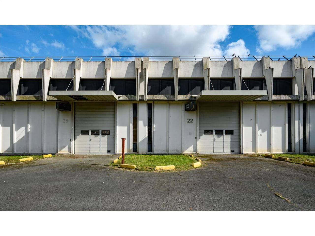 Location entrepôts 1642 m² non divisibles