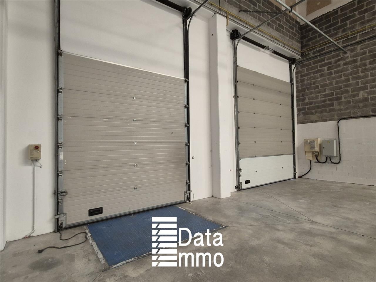 Location entrepôts 760 m² non divisibles
