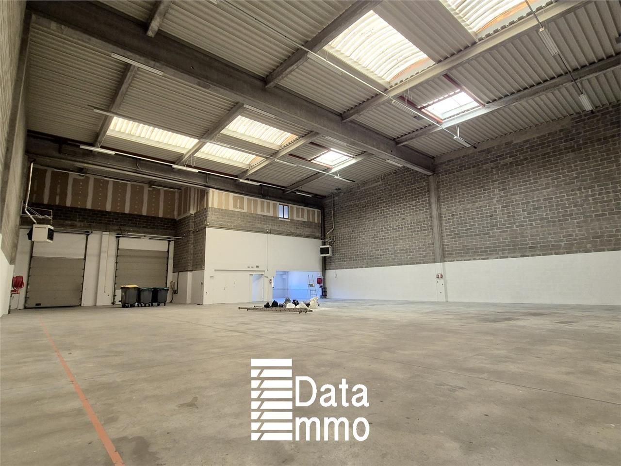 Location entrepôts 760 m² non divisibles