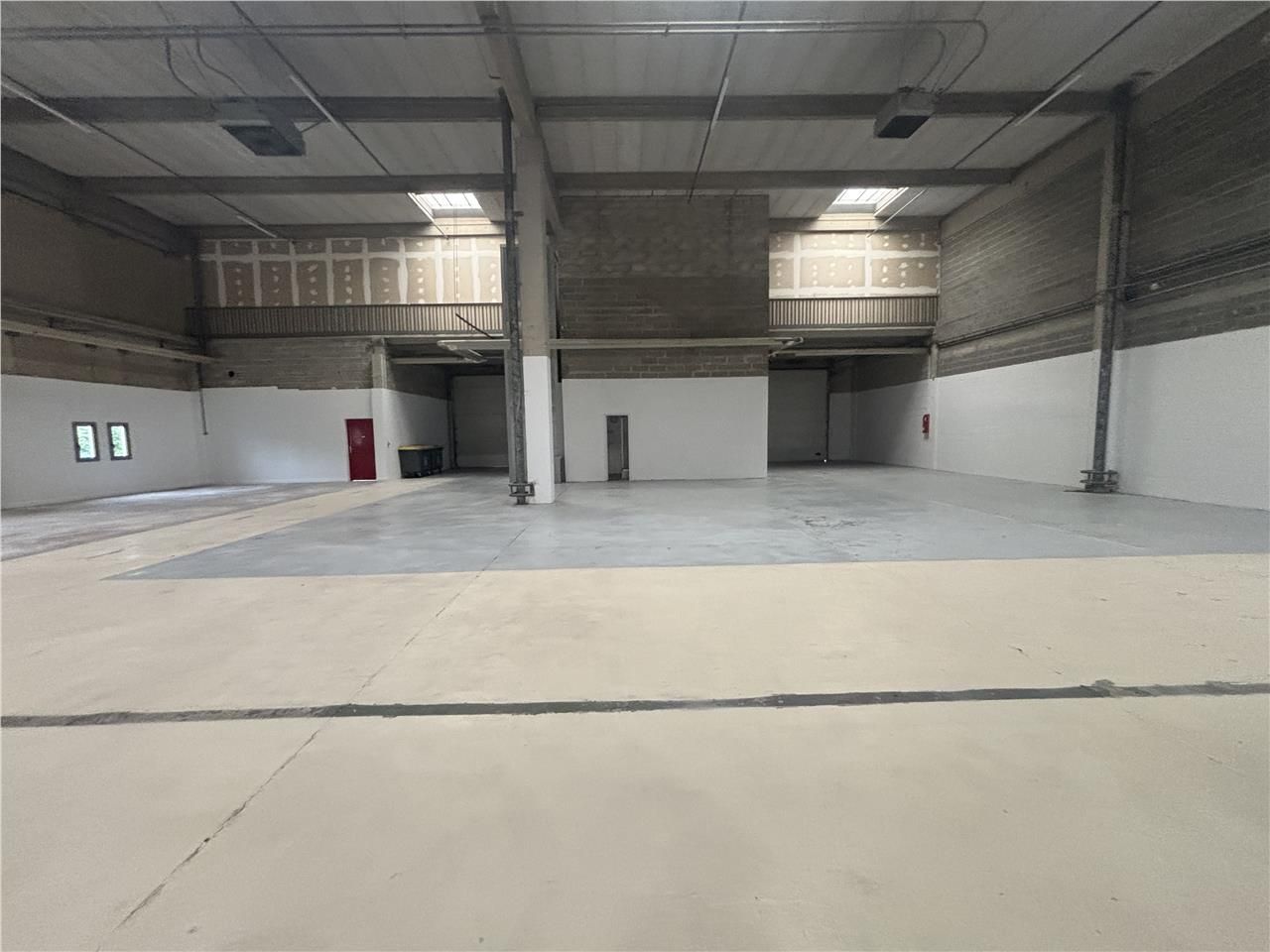 Location entrepôts 1057 m² non divisibles