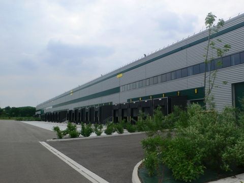 Location entrepôts 32651 m² non divisibles