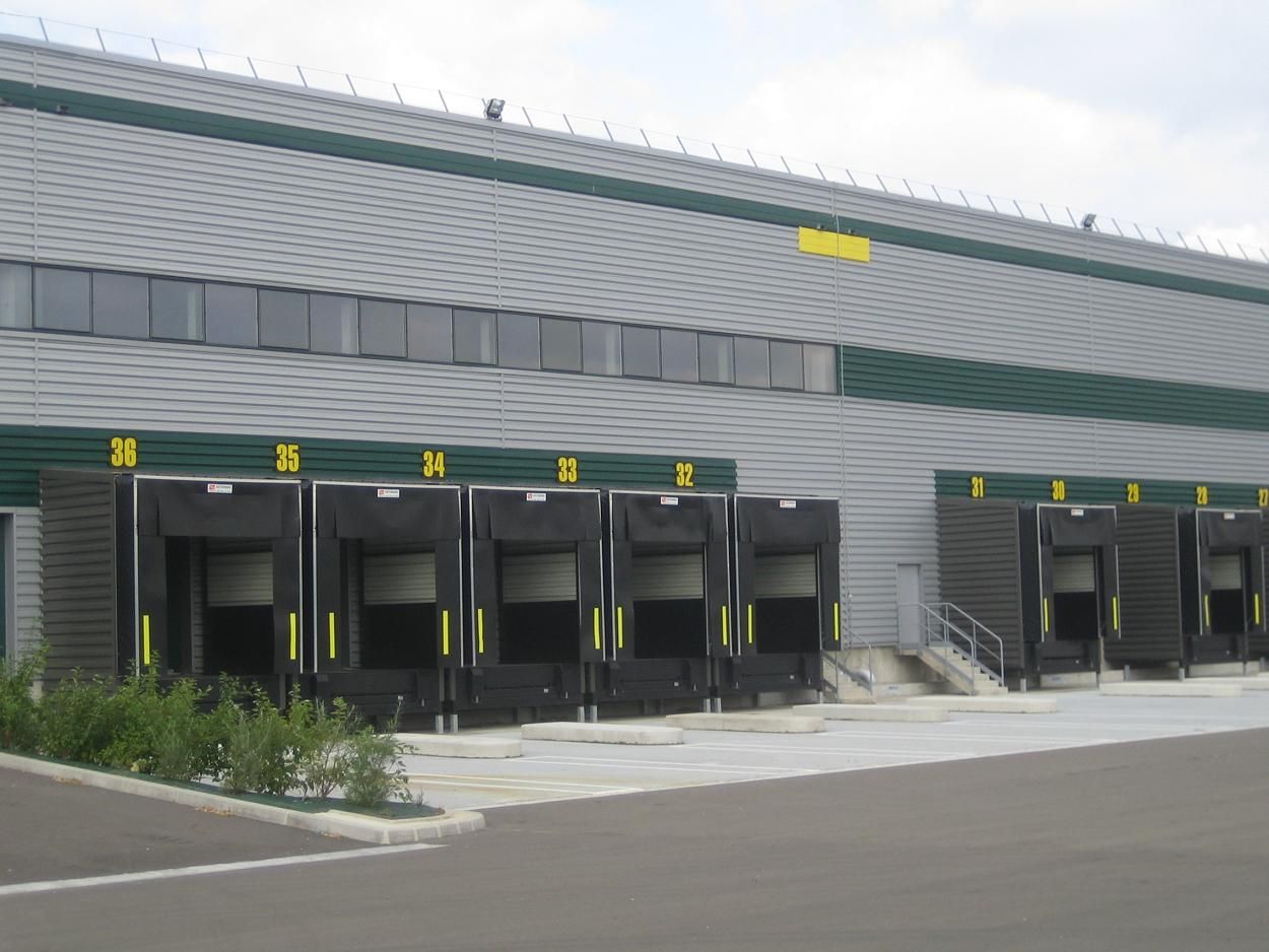 Location entrepôts 32651 m² non divisibles