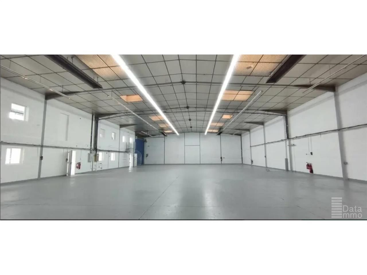 Vente entrepôts 974 m² non divisibles