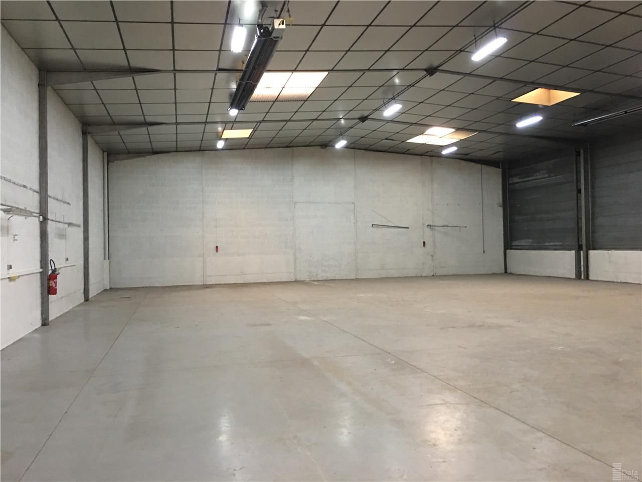 Vente entrepôts 974 m² non divisibles